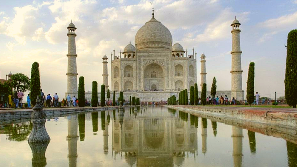 What are the interesting facts about the Taj Mahal?