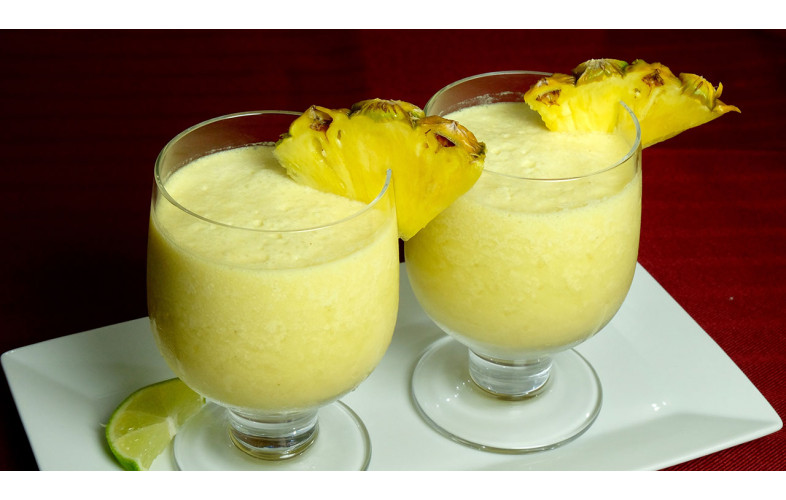 Healthy Pina Colada Protein Smoothie for Breakfast