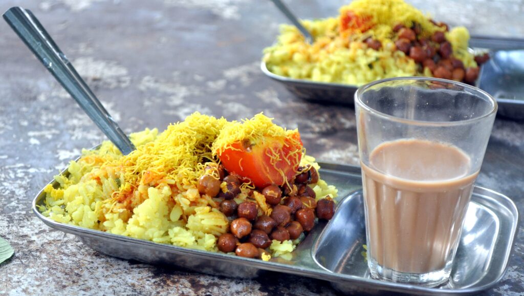 Poha with Boiled Chickpeas Gravy