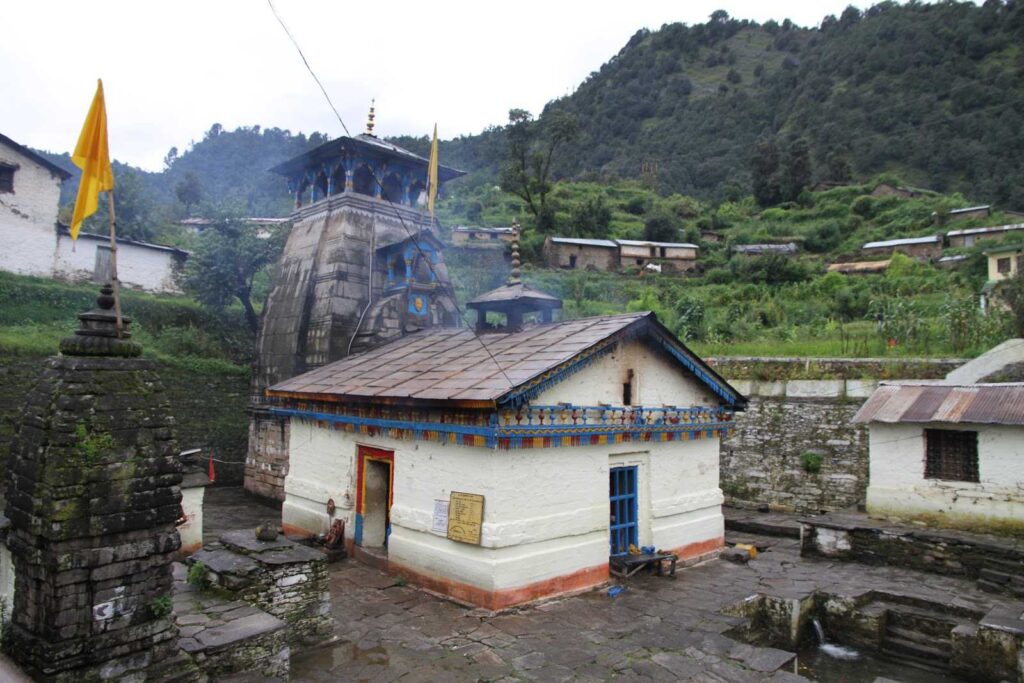 Kalpeshwar temple with surrounding view.