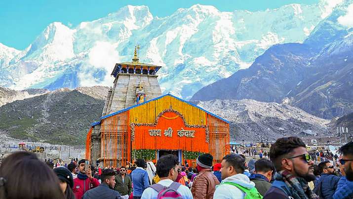 Cinematic view of Himalaya with lots of devotees in the place of Baba kedarnath  temple.
