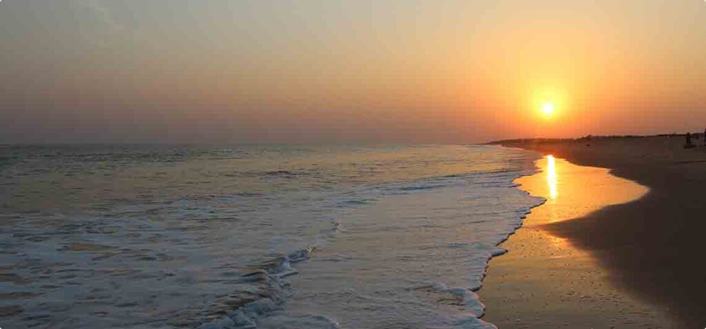 puri - sea beach this picture related to theevening time of puri sea beach .