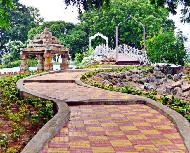 Rajiv Gandhi Park has been developed by Vijayawada Municipal Corporation , 