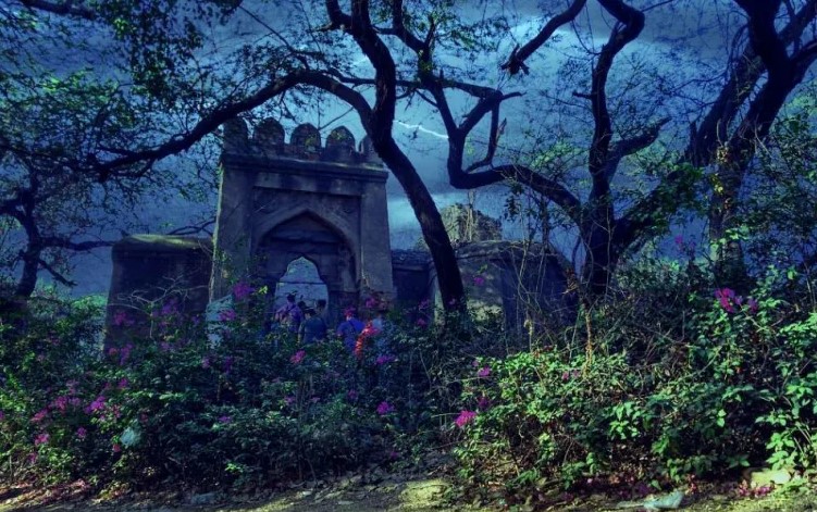 Haunted places in India, Bhuli Bhatiyari Ka Mahal, Delhi
