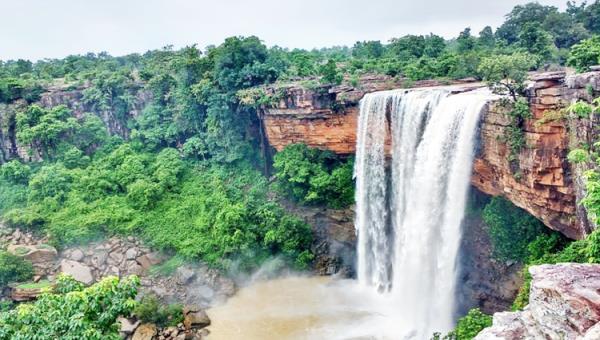 Tamra Ghoomar Waterfalls, Bastar district 
Tamra Ghoomar Waterfalls is one of the most attractive and peaceful places in Chhattisgarh. It's a great place to relax and enjoy the scenery.