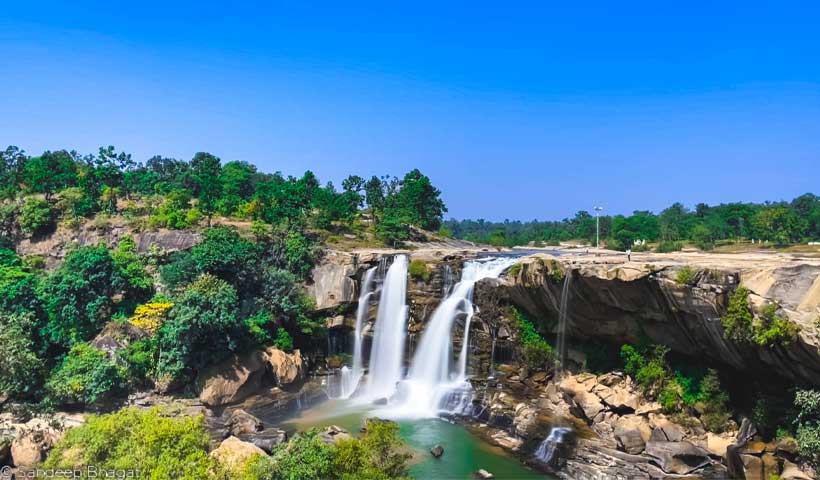  Amrit Dhara Waterfall, Manendragarh-Chirmiri-Bharatpur district
It is an ideal destination for families, couples, and solo travelers alike. The surrounding area offers opportunities for picnics, nature walks, and photography.