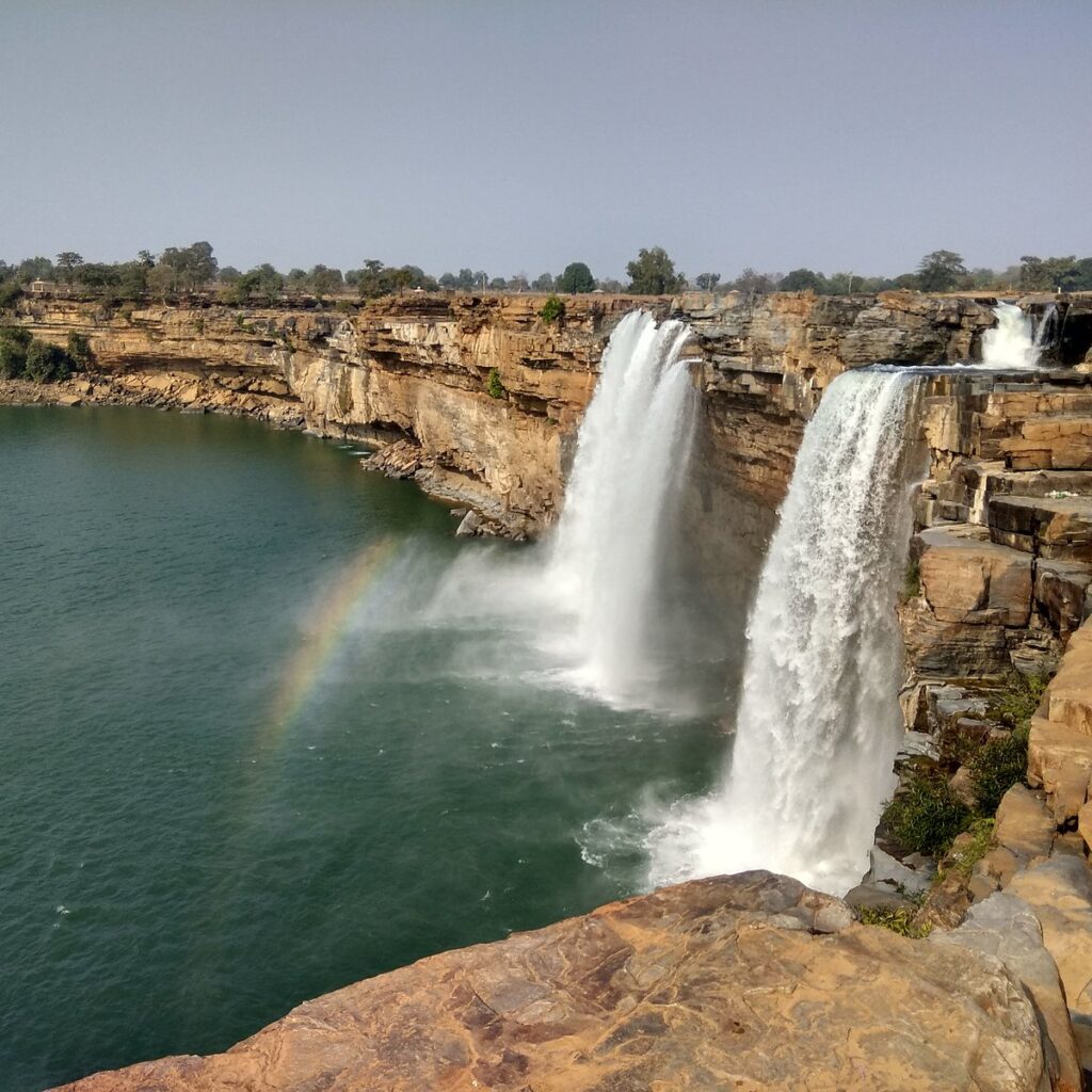 Chitrakote Waterfall, Tiratha
. It surrounding by heavy landscapes, make it an unforgettable destination for nature lovers, photographers, and adventurers. 