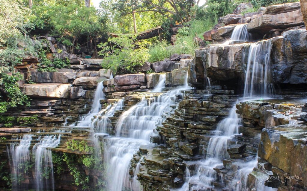 Ghatarani Waterfall, Jamahi
The Ghatarani Waterfall is a popular picnic spot in Raipur. Surrounded by breathtaking greenery sight.