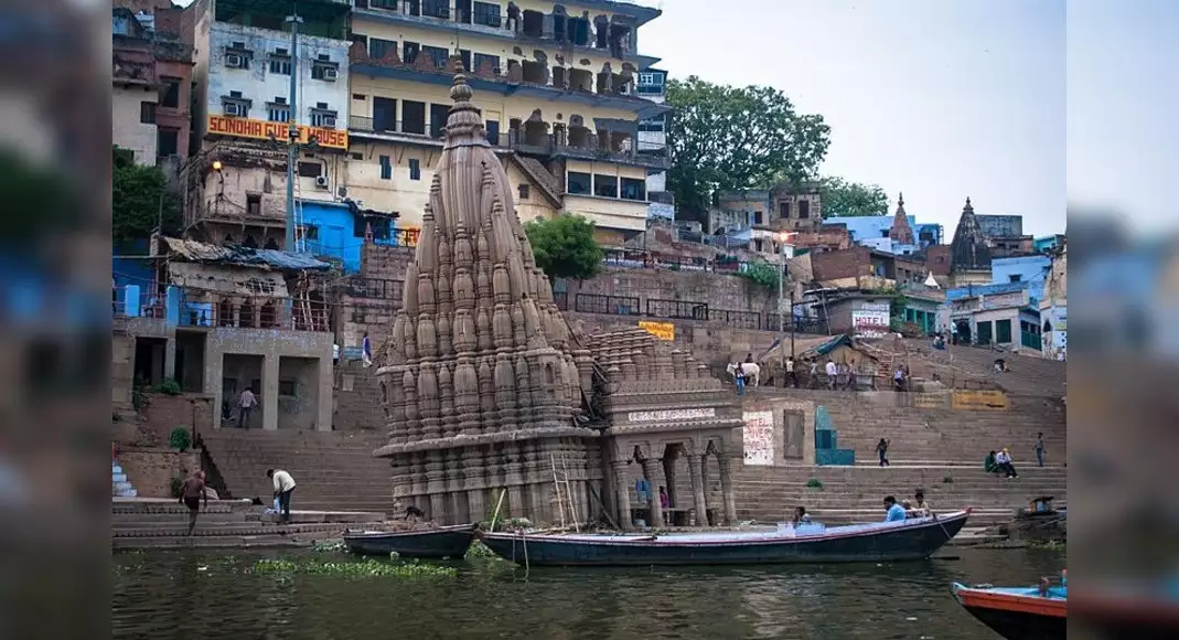 Leaning MahaDev Temple of Varanasi
